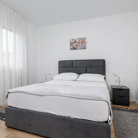 Idaa Apartman *